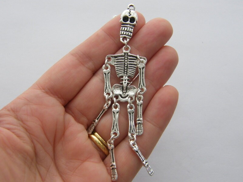 1 Skeleton charm antique silver tone HC539