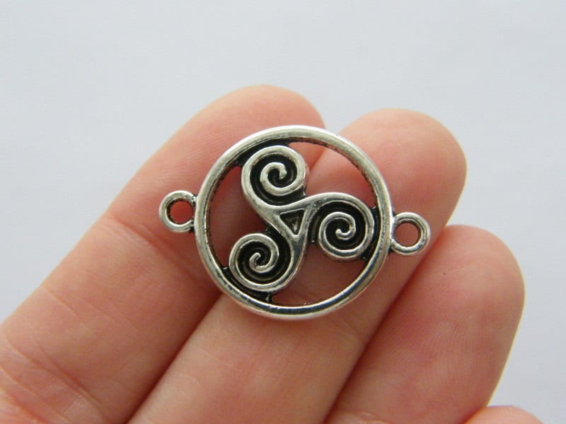 8 Celtic knot connector charms antique silver tone R68
