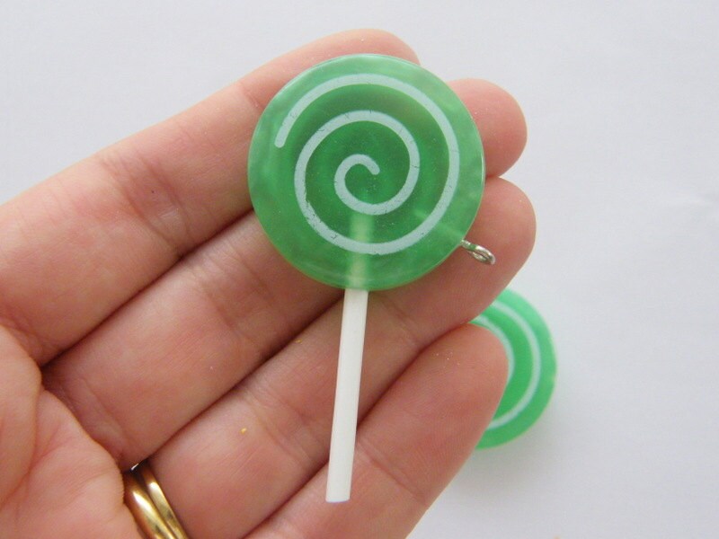 8 Lollipop green pendants resin FD305