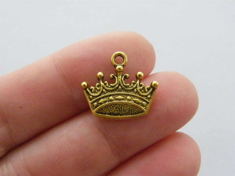 10 Crown charms antique gold tone CA42