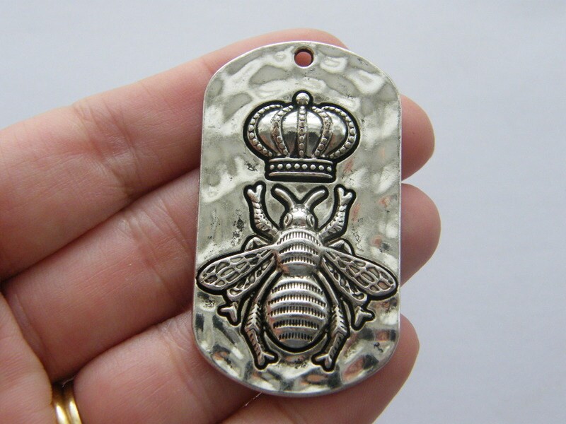 1 Queen bee charm antique silver tone M301