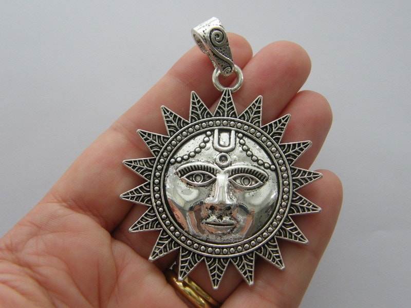 1 Sun pendant antique silver tone S104