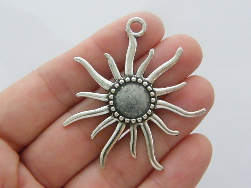 BULK 10 Sun pendants antique silver tone S67