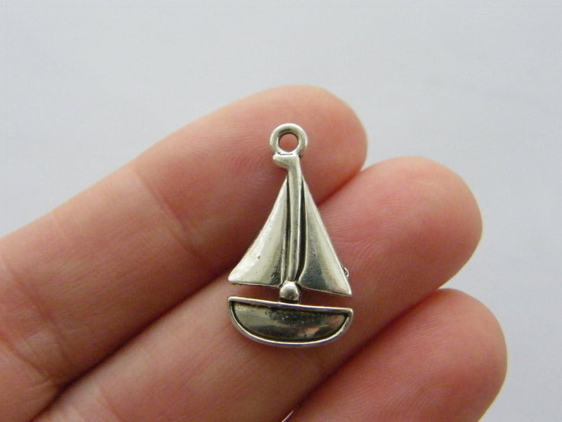 10 Boat charms antique silver tone TT88