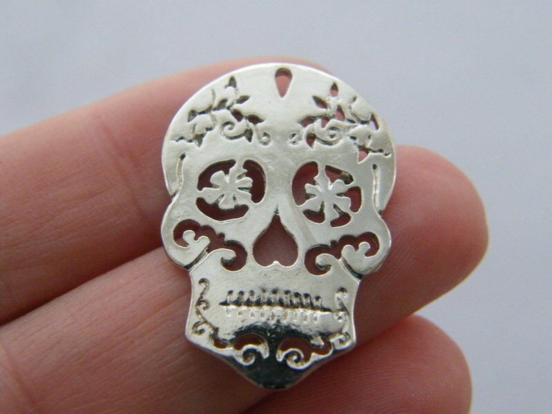 4 Skull charms antique silver tone HC40