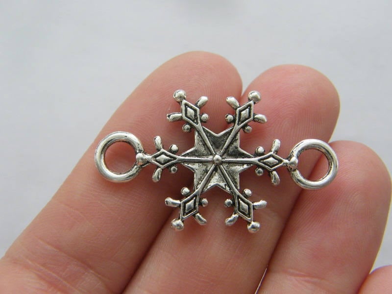 4 Snowflake connector charms antique silver tone SF33