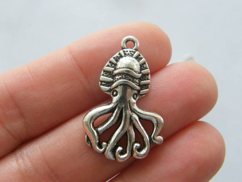 10 Octopus charms antique silver tone FF365