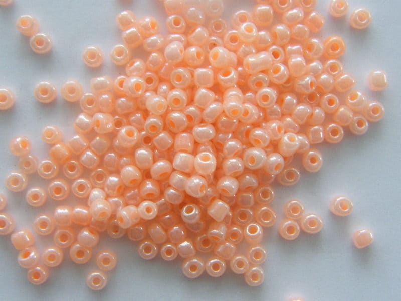 400 Peach pearlized glass seed beads SB23