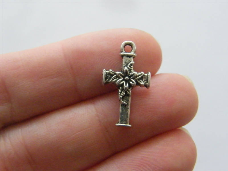 10 Cross charms antique silver tone C115