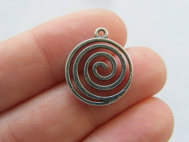 6 Spiral pattern charms antique silver tone M375