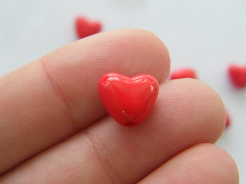50 Acrylic  red heart beads AB16
