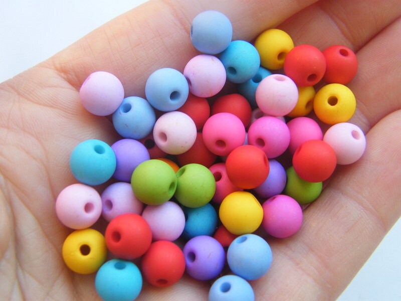 100 Random coloured beads 8mm acrylic BB773