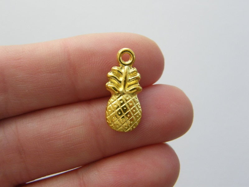 10 Pineapple charms bright gold tone FD200