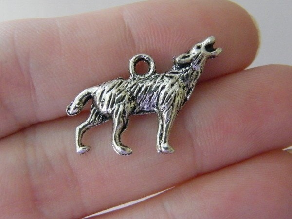 5 Howling wolf charms antique silver tone A286