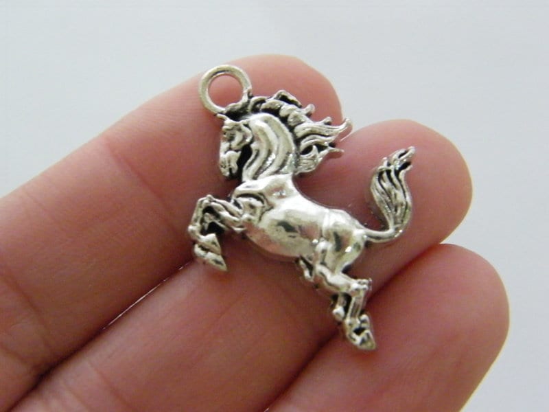 6 Horse charms antique silver tone A1033