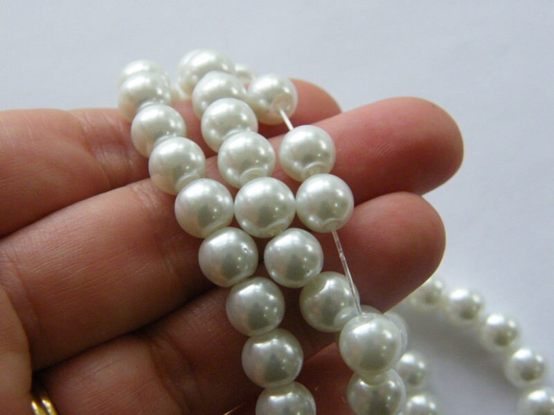 100 White imitation pearl  glass beads 8mm B33