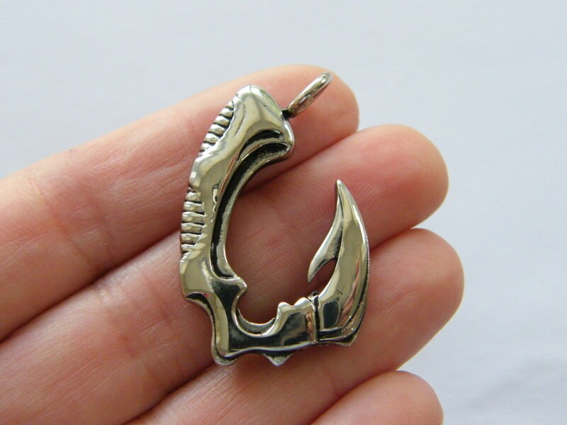 1 Dragon claw pendant antique silver tone stainless steel A769