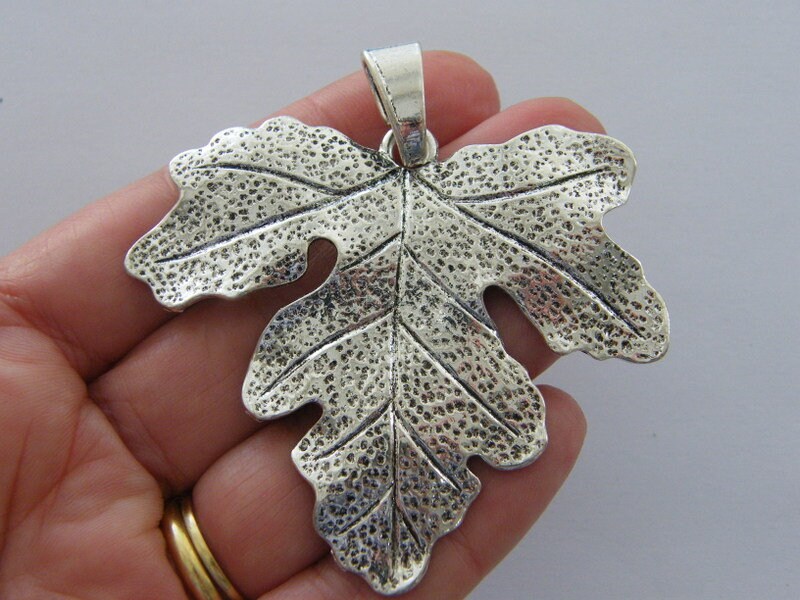 1  Leaf pendant antique silver tone L285
