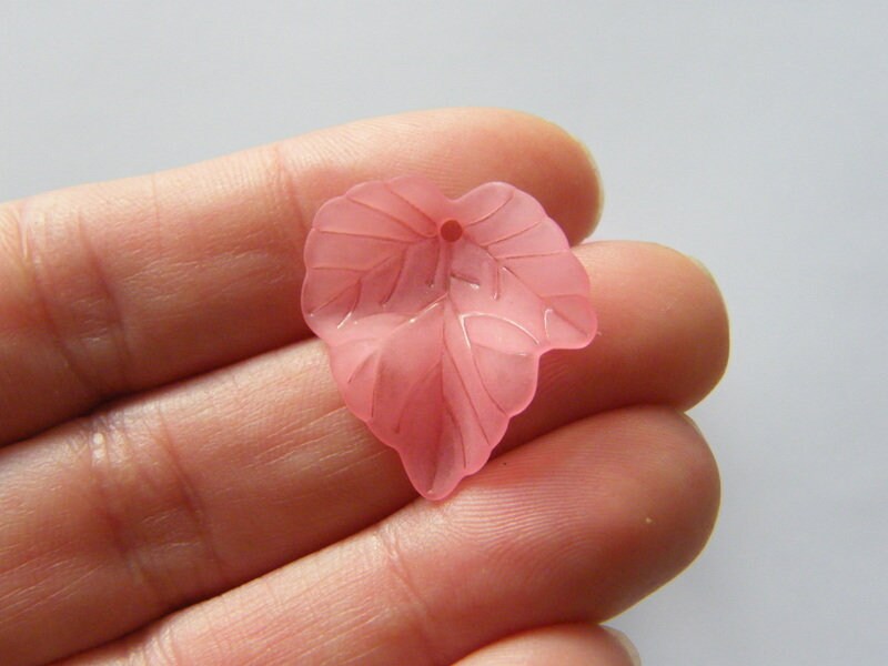 50  Pink frosted acrylic leaf charms L 10