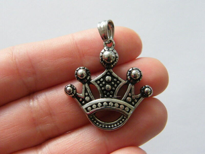 1  Crown pendant antique silver tone stainless steel CA100