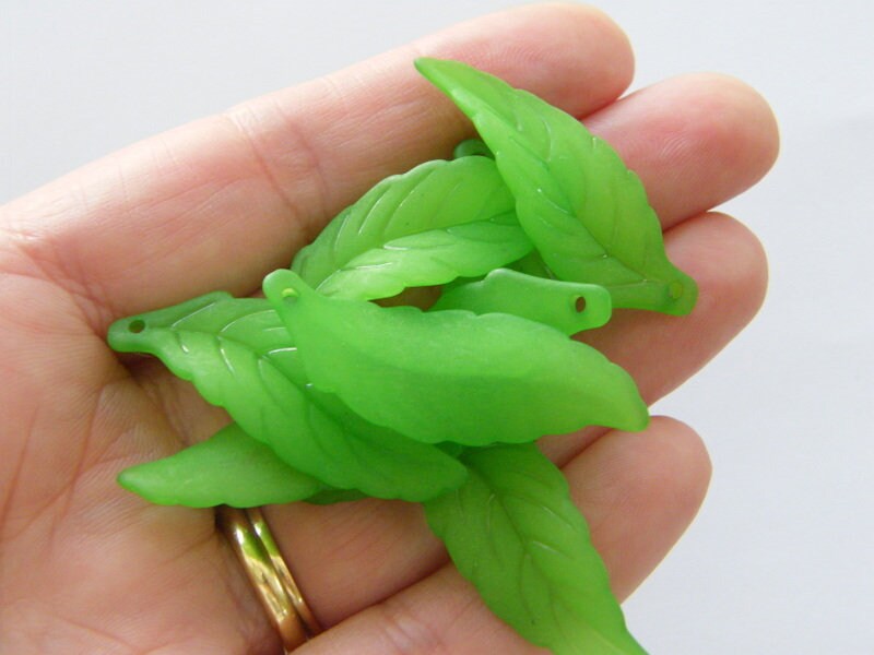 50 Leaf pendants green acrylic L340