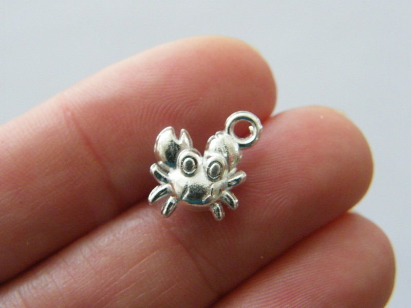 12 Crab charms silver plated tone FF493