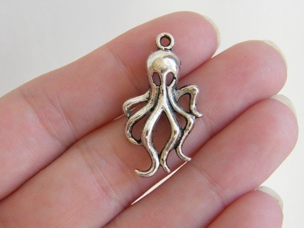 BULK 50 Octopus pendants antique silver tone FF106