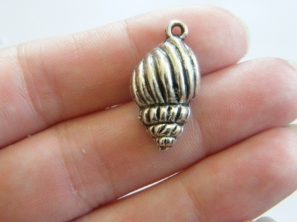 8 Shell charms antique silver tone FF148