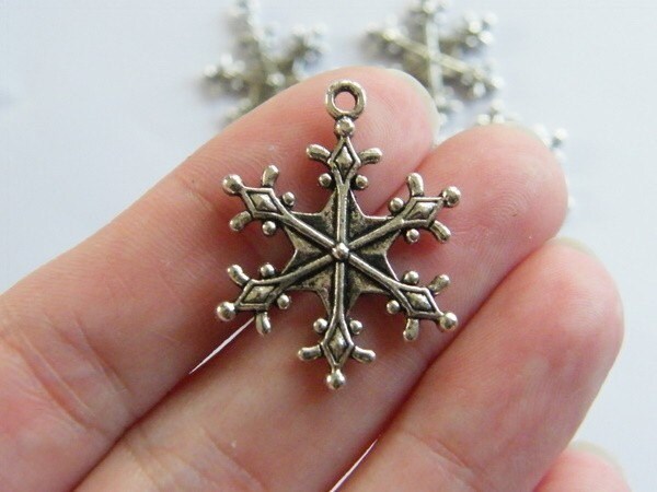 6 Snowflake pendants antique silver tone SF13