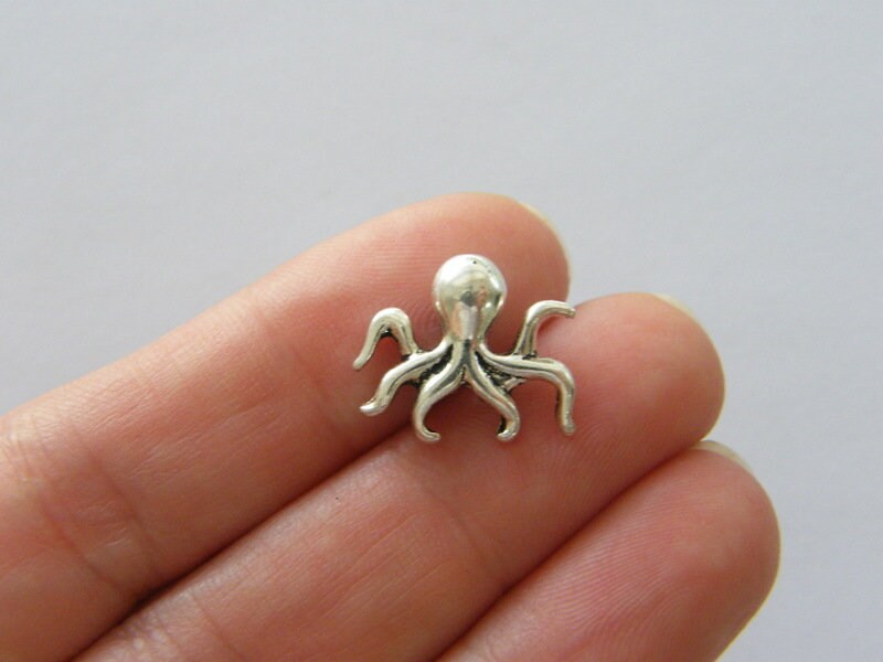 6 Octopus beads antique silver tone FF104