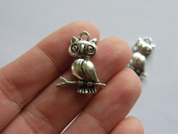 6 Owl charms antique silver tone B292