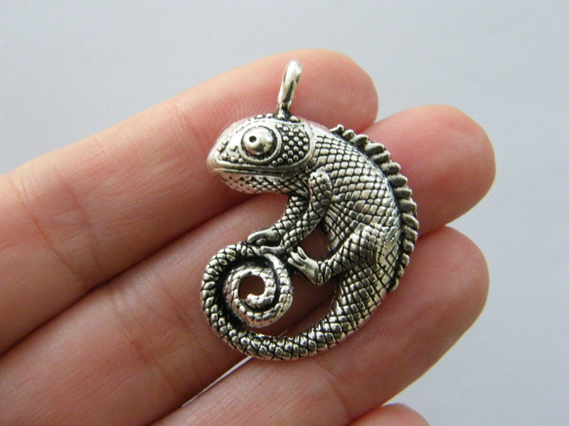 BULK 10 Chameleon pendants antique silver tone A668
