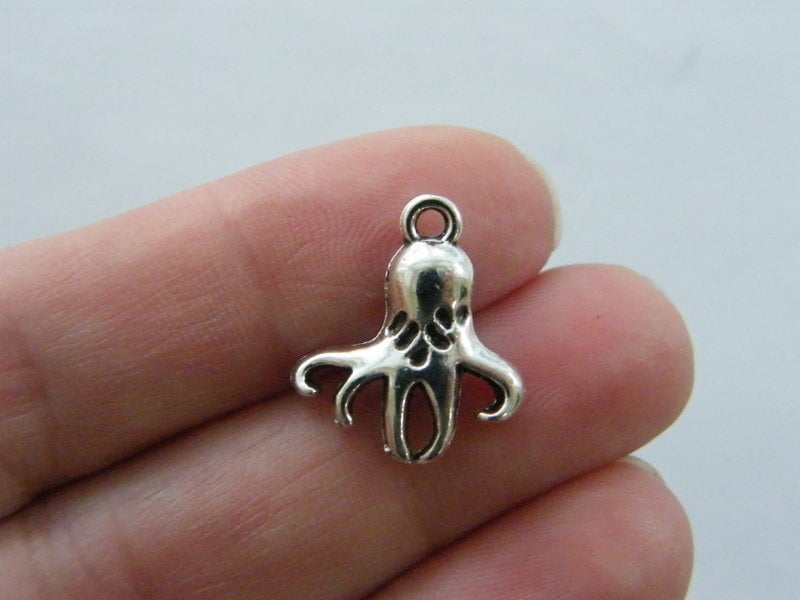 8 Octopus charms antique silver tone FF207