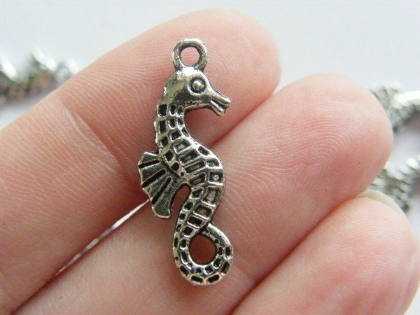 8 Seahorse charms antique silver tone FF178