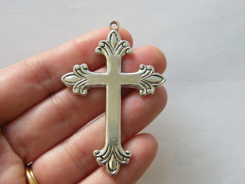 1 Cross pendant antique silver tone C49
