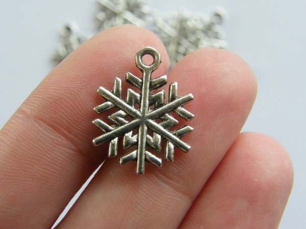 10 Snowflake Christmas charms tibetan silver SF11