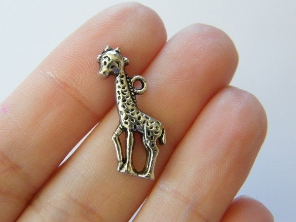 8 Giraffe charms antique silver tone A25