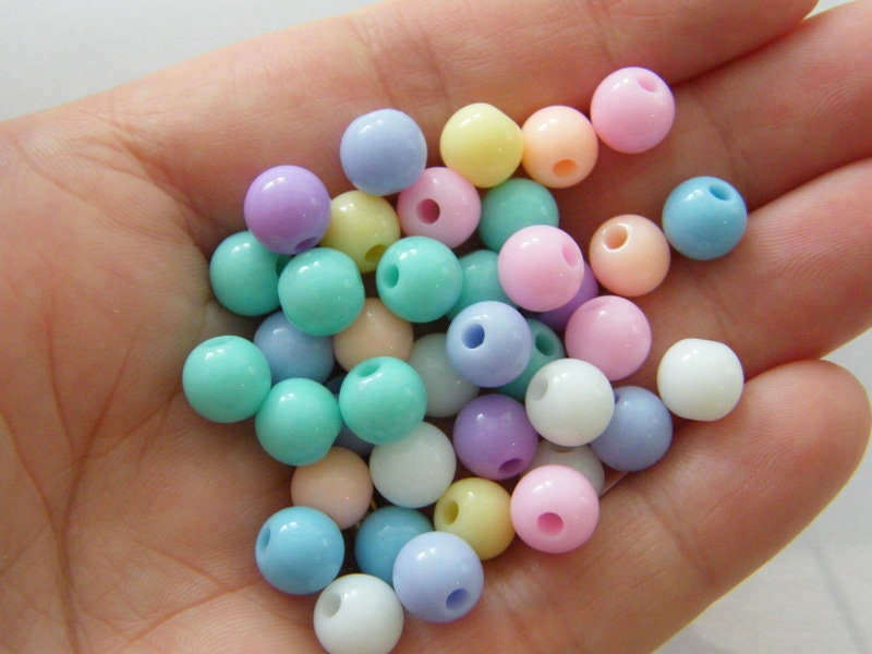 100 Random pastel coloured beads 8mm acrylic AB64