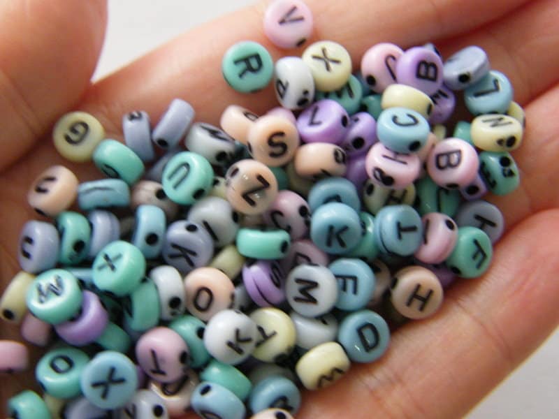 100 Acrylic round random  alphabet letter RANDOM beads AB26  - SALE 50% OFF