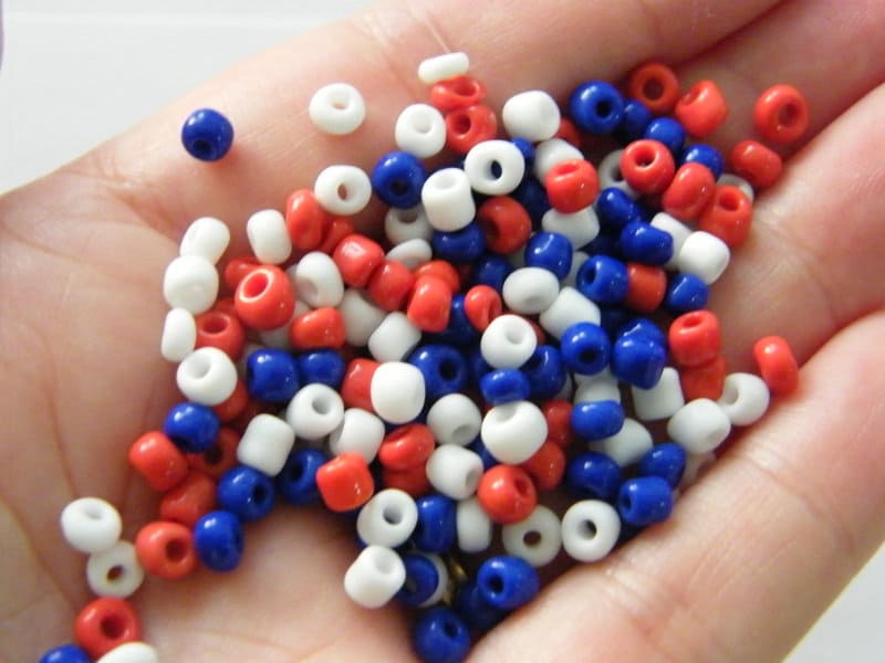 400 Red white and blue 4mm glass seed beads SB29