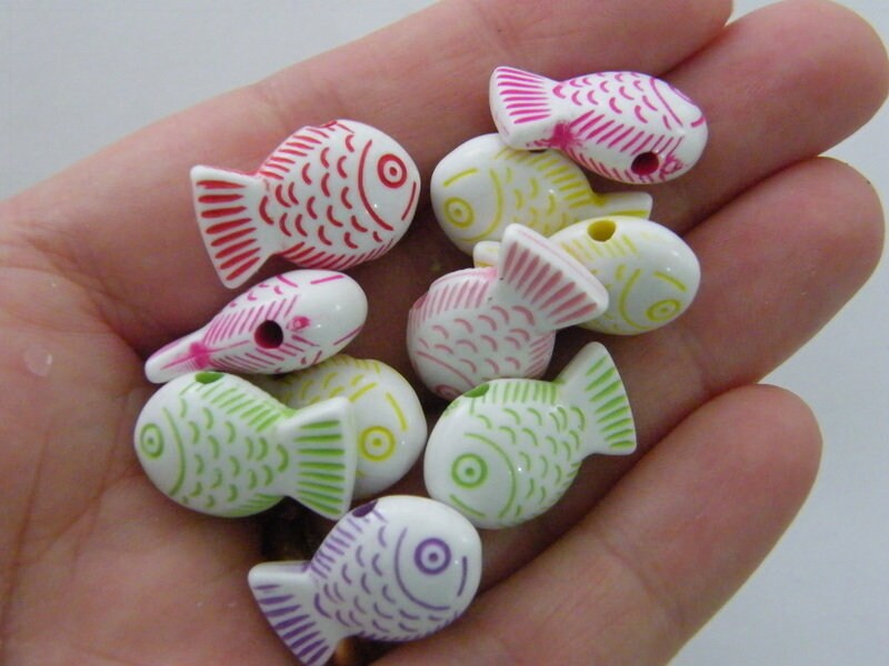 30 Fish bead random mixed acrylic BB500  - SALE 50% OFF