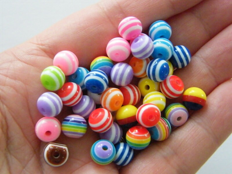 100 Random mixed stripe 8mm resin beads AB56