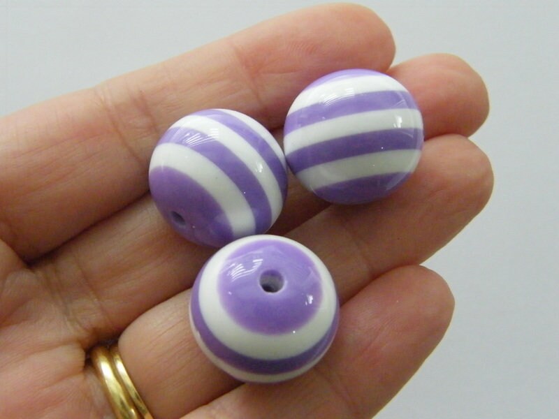 10 Lilac purple and white 20mm resin beads AB540 - SALE 50% OFF