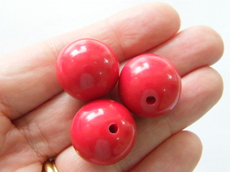 10 Red 20mm bubblegum bead acrylic AB440