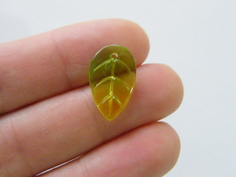 12 Leaf charms two toned green glass L68