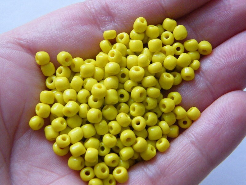 400 Yellow seed beads glass SB42  