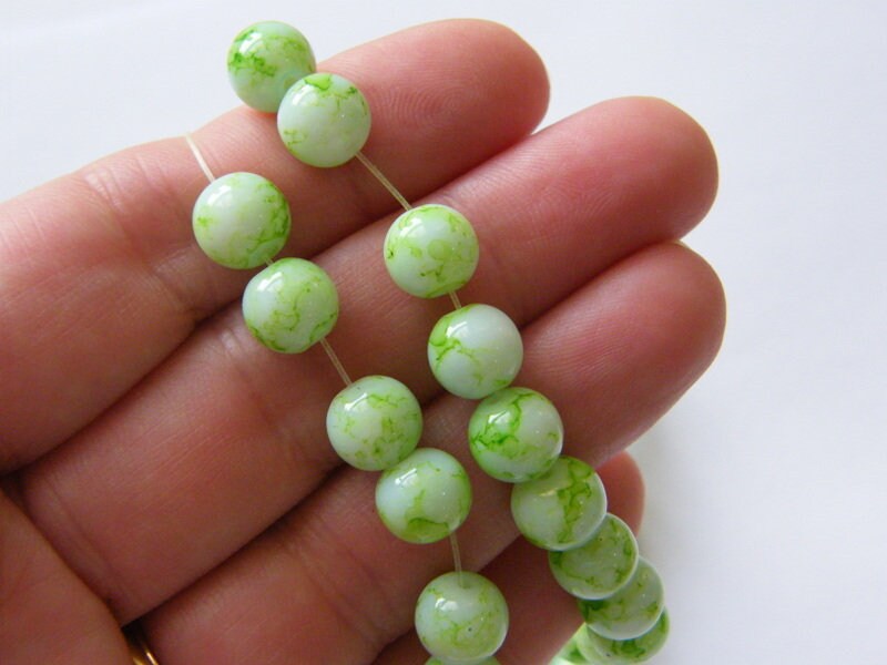 100 Green and white mottled beads 8mm glass B8