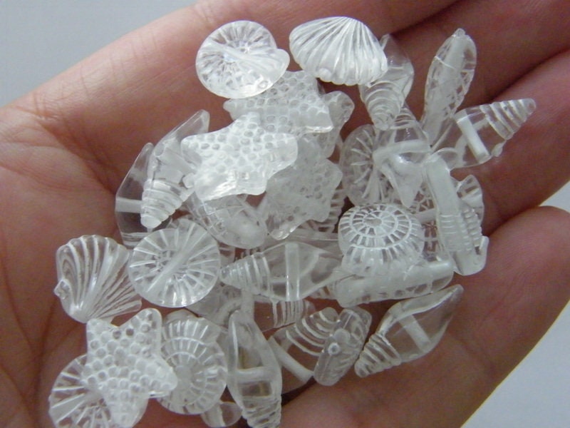 100 Sea random beads white clear acrylic BB507