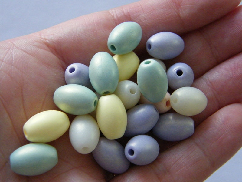 50 Oval beads random mixed 13.5 x 9.5mm acrylic BB421 - SALE 50 %OFF