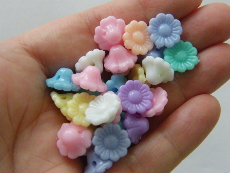 80 Flower beads mixed random acrylic BB562  - SALE 50% OFF